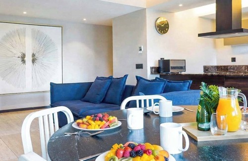 Zona Minerva Apartment | Where Comfort Meets the Skyline