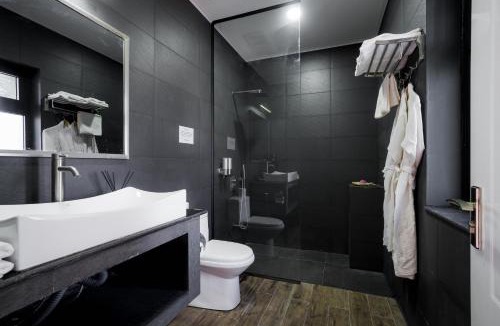 Mittakpheap Hotel | White Boutique Hotel and Residences