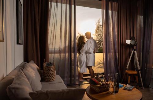 Mittakpheap Hotel | White Boutique Hotel and Residences