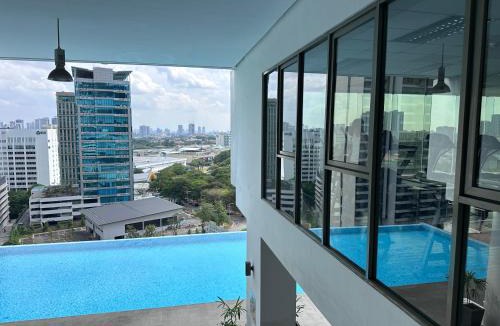 Damansara Perdana Apartment | White Haven Retreat Big TV FREE Carpark Near1U Mrt