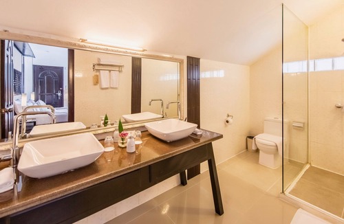 Phnom Penh City Centre Hotel | White Mansion