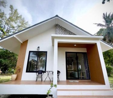 Chaloklum House | White Pearl 2BR Beachfront House Malibu Seaview