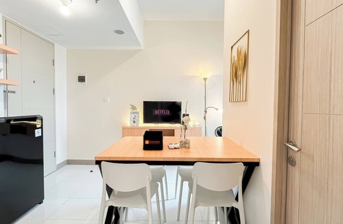 Java Apartment | White Toned Style 2Br Tokyo Riverside Pik 2 Apartment