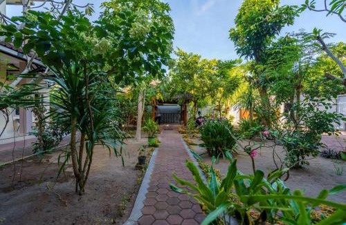 Senggigi House | Whiterose Guesthouse
