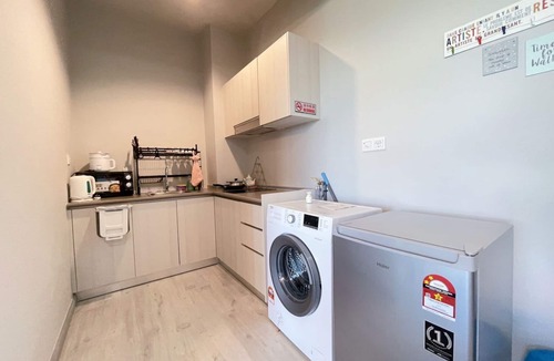Downtown Kota Kinabalu Apartment | Wi.Stay/4-5Pax/JQ Suites/City Center/Sea & Mt.K View