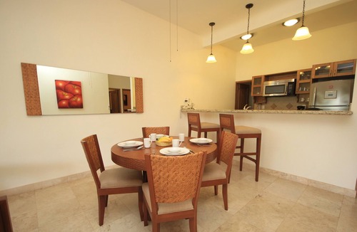 Huautlco Condo | Wonderful Condo For Long And Short Term Stays Near the Beach, ocean view