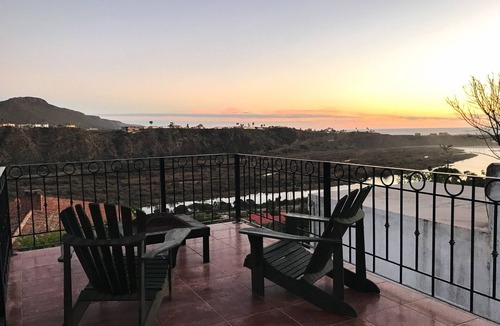 Ciudad Juarez House | Wondrous views in an enchanting village by the sea