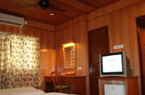 Lubok Buaya Ski Chalet | Wooden Chalet # 2 Cenang Beach Langkawi