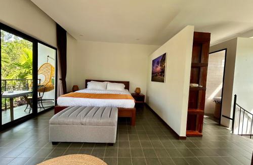 Siem Reap House | Work remotely from our Duplex Loft, King Bed, Pool & Garden, Soundbar