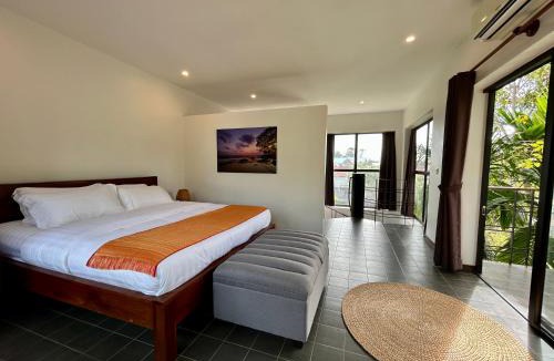 Siem Reap House | Work remotely from our Duplex Loft, King Bed, Pool & Garden, Soundbar
