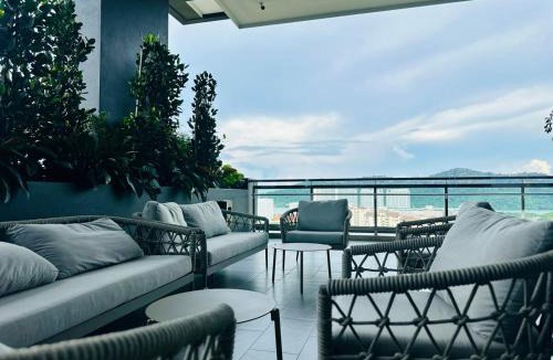 Kampung Sungai Nibong Apartment | WOW! Sea & Penang Bridge View Infinity Pool 2BR