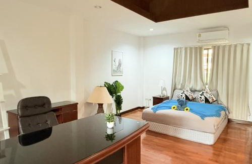 Wua Lai Villa | Yellow House Garden Pool Villa