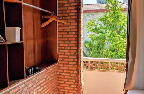 Chamkar Mon Hotel | YK Art House & Bong Bonlai Vegan