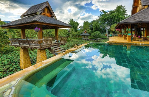 Lan Dokmai Tok House | Your own personal Private Resort