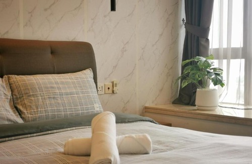 Central District Apartment | Yussy Staycation Modern x Sky at R&F princess cove
