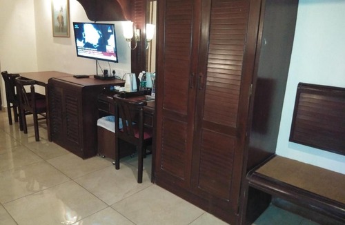 Ernakulam South Hotel | Yuvarani Residency