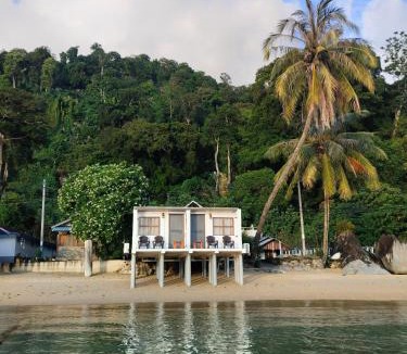 Tioman Island Bed & Breakfast | Zaidi Barumah TIOMAN