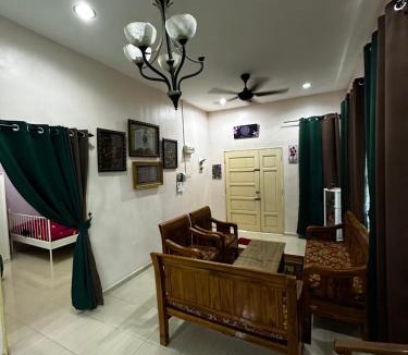 Kampung Baharu Sungai Udang House | Ziramike Homestay