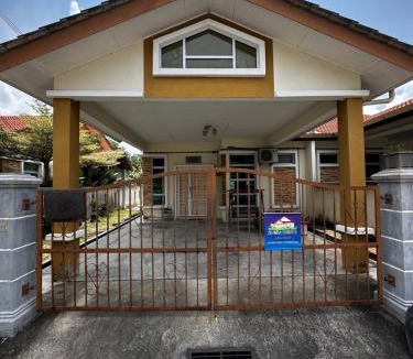 Kampung Baharu Sungai Udang House | Ziramike Homestay