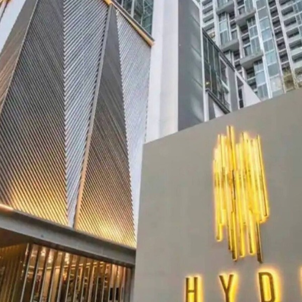 Hyde 11 2BR Luxury Suite near BTS Nana in Watthana