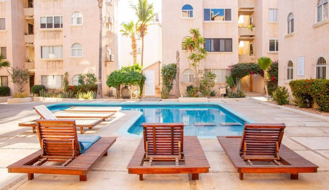 1 BD Gated Community, Located 2 blocks to Beach