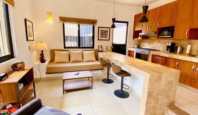 1 Bdrm Guest House -Walk to Everything -Bikes-Gym-Pickleball Court-Golf Cart