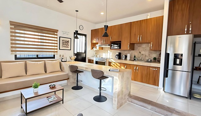1 Bedroom Guest House - Walk To Everything -Patio -Gym -Pickleball Court - Bikes