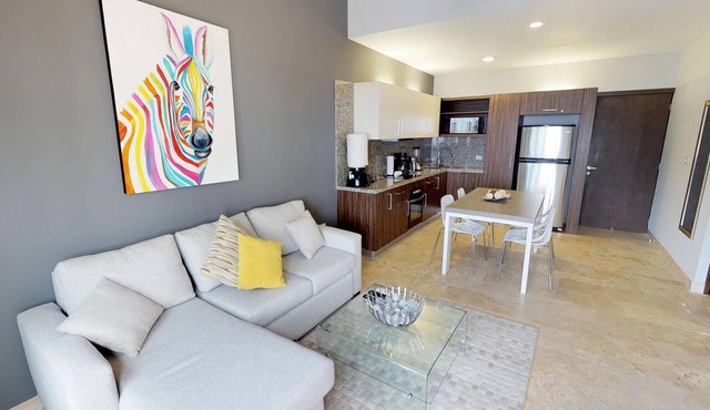 1 Bedroom * HighSpeedConnection* Downtown quite & safe-5th ave steps away