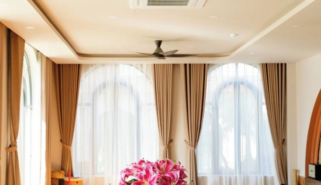 10-bedroom castle in tremendous Đà Nẵng with cool AC throughout