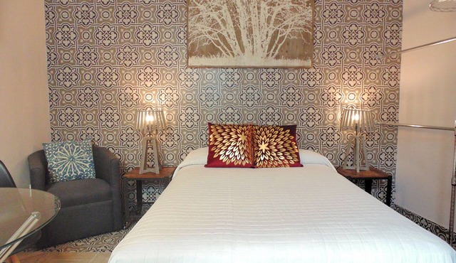 10 min from Coyoacán! Room for 2 people; living room, kitchen and bathroom.