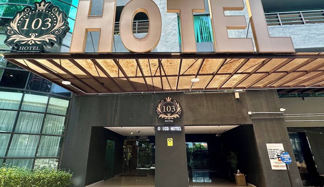 103 Hotel by manatidur