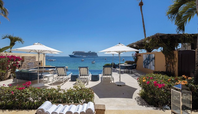 15% Summer Savings, Oceanfront, 4BR Hacienda Villa, Private, Elegant, Remodeled