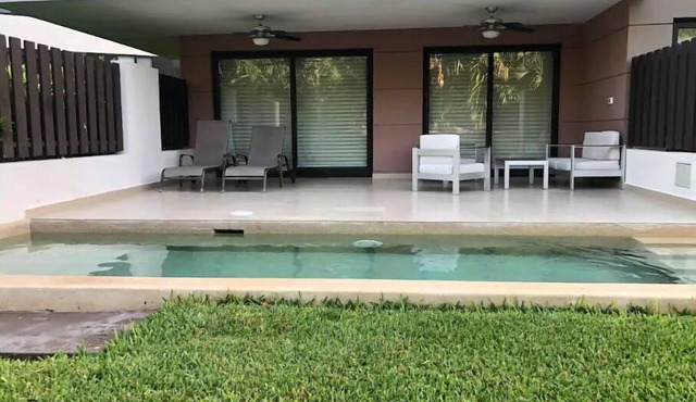 170m (1830sqft) Luxury Apt with private pool