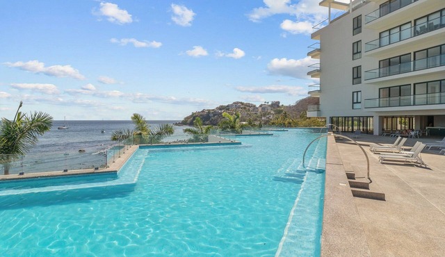 1BR Oceanfront · Balcony + 2 Ocean View Pools