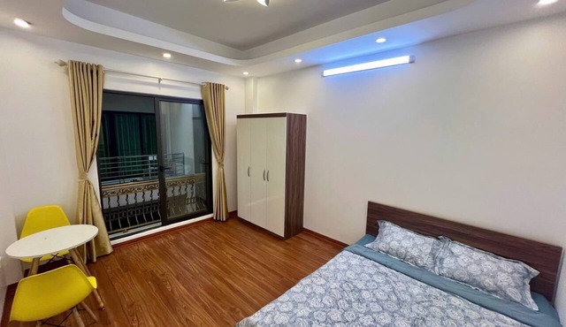 “2–3BR Apartment in Tay Ho – Ideal for Small Groups”
