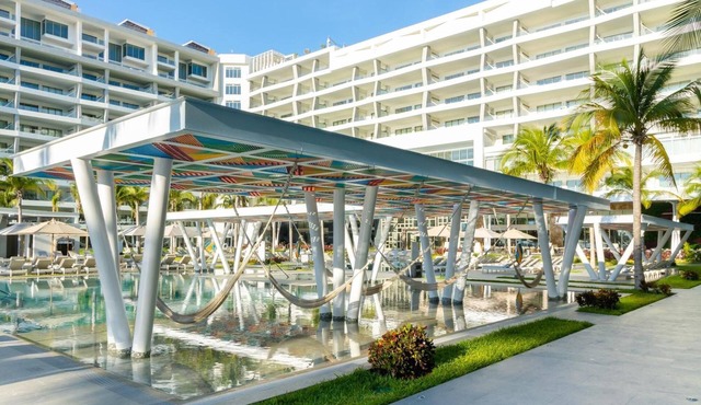 2-bedroom condo in perfect Cancún holiday season.