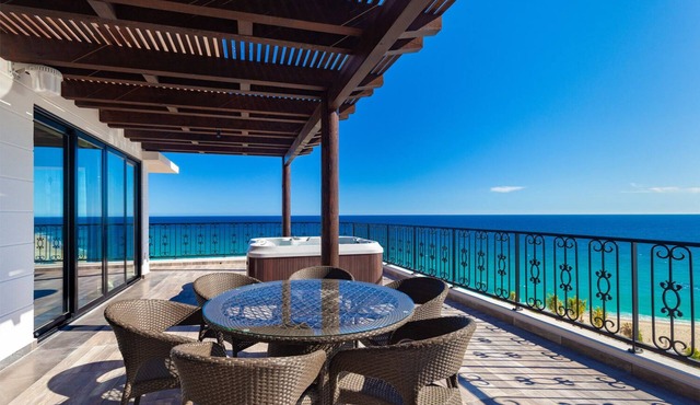 2-bedroom Oceanfront condo in charming San José del Cabo, in Chileno Bay