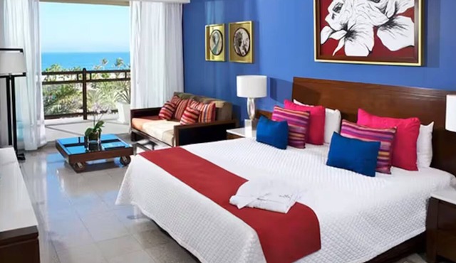 2-bedroom resort in amazing San Jose Cabo with WiFi, AC