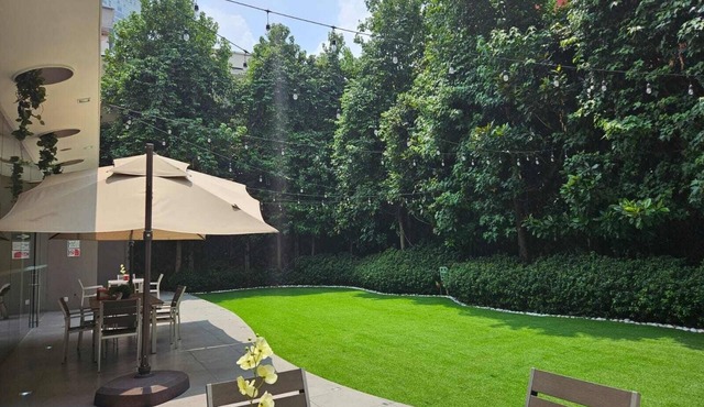 2 Comfortable Units! Steps from Art & History Museums, Parking Onsite