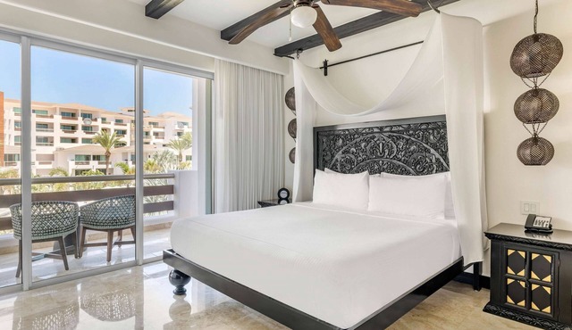 2 Relaxing 3BR Penthouses w/Spa Tubs & Sea Views – Close to San José Galleries