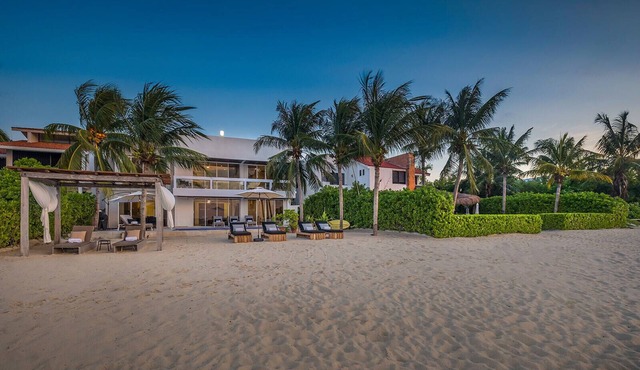 2 villas 9-Bedrooms Beachfront Haven – Luxury by the Sea