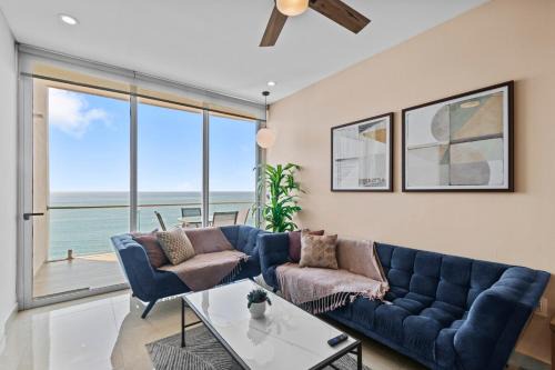 24K Propiedades 15th Floor Camino al Mar Beach Front King Bed