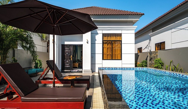 2Bdrm with Salt Water Pool 15 mins drive from Center