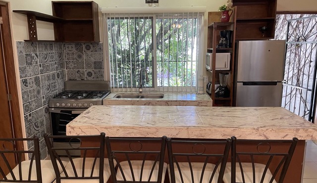 2BED/2BA, Pool, Lush Gardens, Private Rooftop, Walk to Beach & Downtown