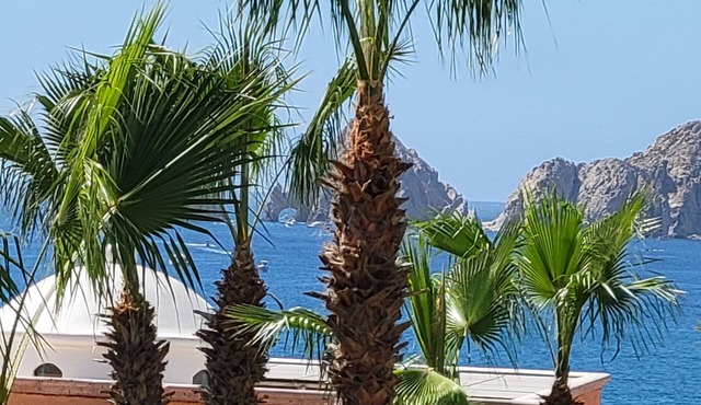 2BR/2BA Cabo Condo, on Beach with Ocean and Pool Views