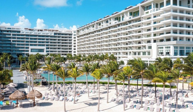 3-bedroom condo with AC in a luxury resort in the most exclusive area of Cancún