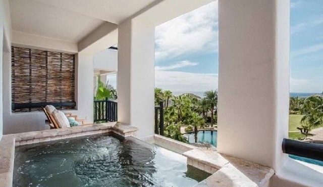 3 BR Ocean View Villa w/WiFi, Pool Access, Spa Services, Jacuzzi & More!