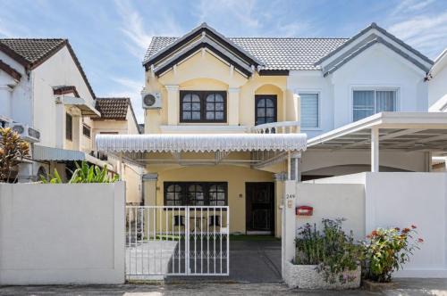 3Bedrooms, Pet friendly, 5min drive to BTS Udomsuk