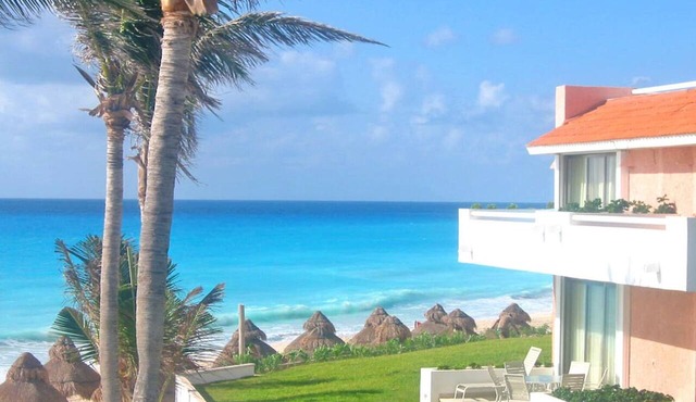 3BR Beachfront Villa: Caribbean Views, 24/7 Security — Sleeps 8
