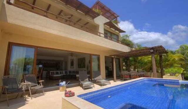 4 Brm Condo, Beach front